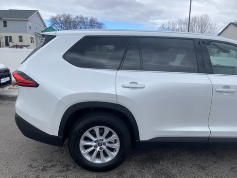 Used 2024 Toyota Grand Highlander XLE image 6