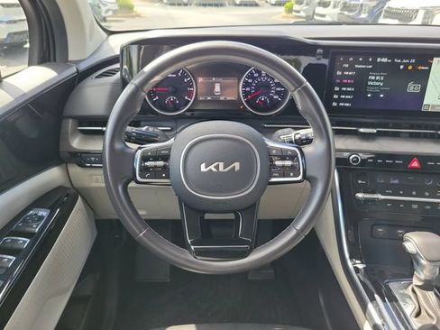 Certified 2024 Kia Carnival EX FWD image 11