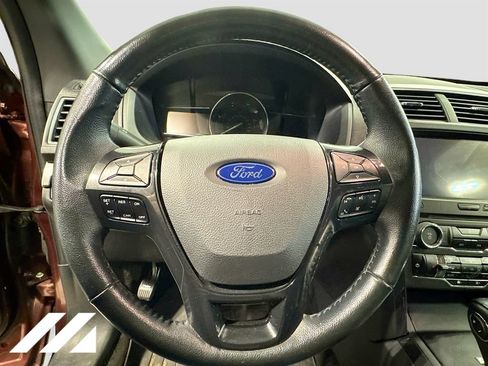 Used 2018 Ford Explorer XLT w/ Equipment Group 202A FWD image 11