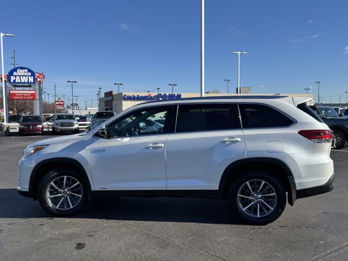 Used 2019 Toyota Highlander XLE image 16