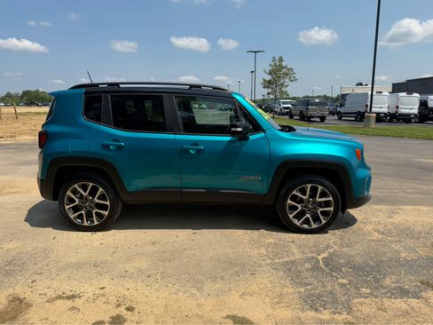 Used 2022 Jeep Renegade Limited w/ Sun, Sound & Wheels Group AWD/4WD image 9