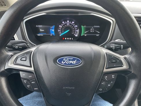 Used 2020 Ford Fusion SE image 6