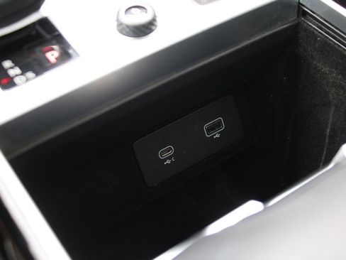 Certified 2023 Land Rover Range Rover SE image 26