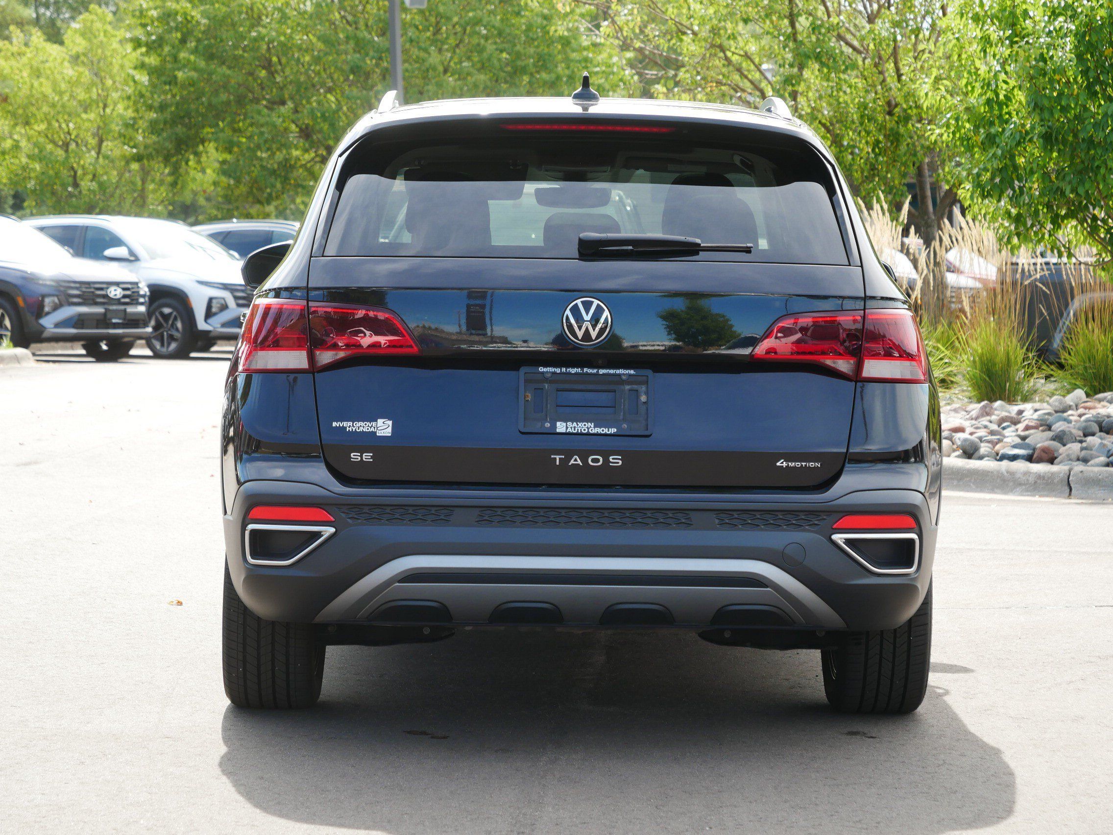 Used 2023 Volkswagen Taos SE w/ Panoramic Sunroof Package AWD/4WD image 7