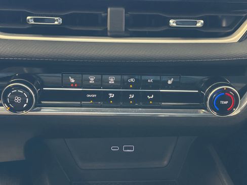 Used 2025 Chevrolet Equinox LT image 42