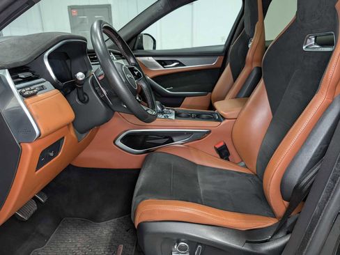 Used 2021 Jaguar F-PACE SVR image 4