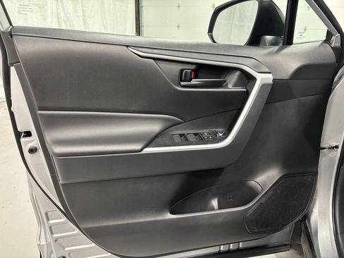 Used 2025 Toyota RAV4 LE AWD/4WD image 8