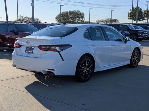 Used 2024 Toyota Camry SE image 6