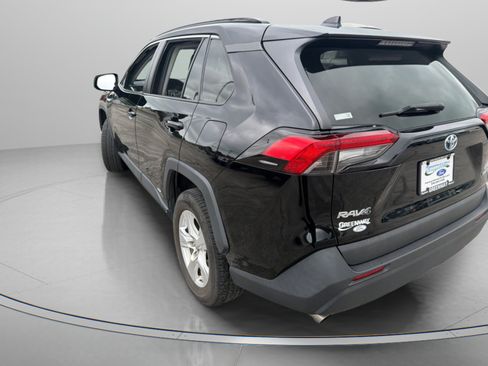 Used 2021 Toyota RAV4 LE AWD/4WD image 6