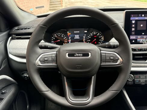 Used 2024 Jeep Compass Latitude AWD/4WD image 35