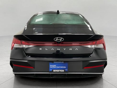 Certified 2025 Hyundai Elantra SEL FWD image 4
