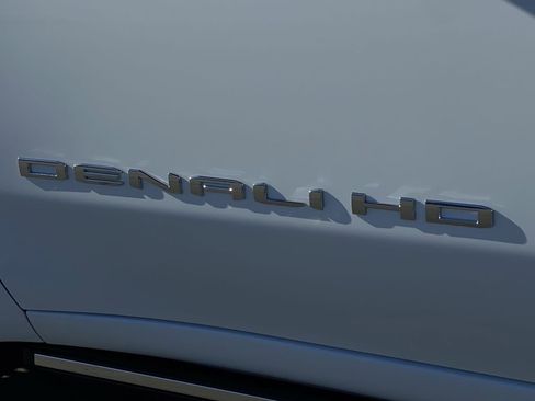 New 2026 GMC Sierra 3500 Denali Ultimate AWD/4WD image 17