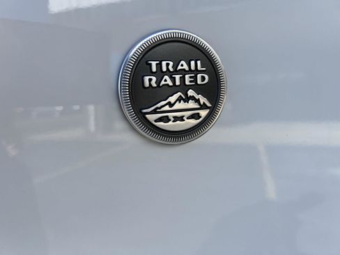 Used 2018 Jeep Wrangler Unlimited Sahara w/ Max Tow Package image 11