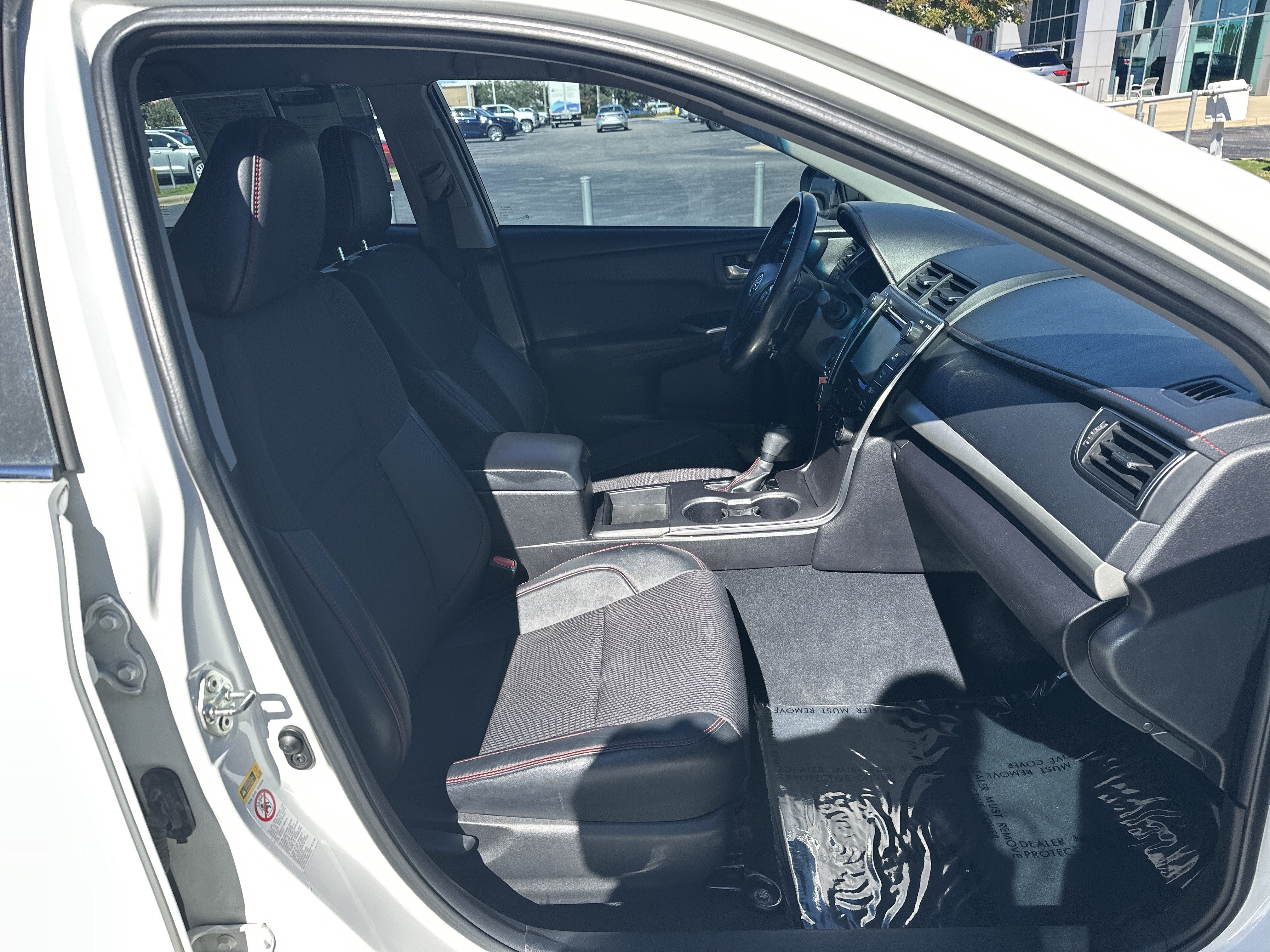 Used 2016 Toyota Camry SE FWD image 33