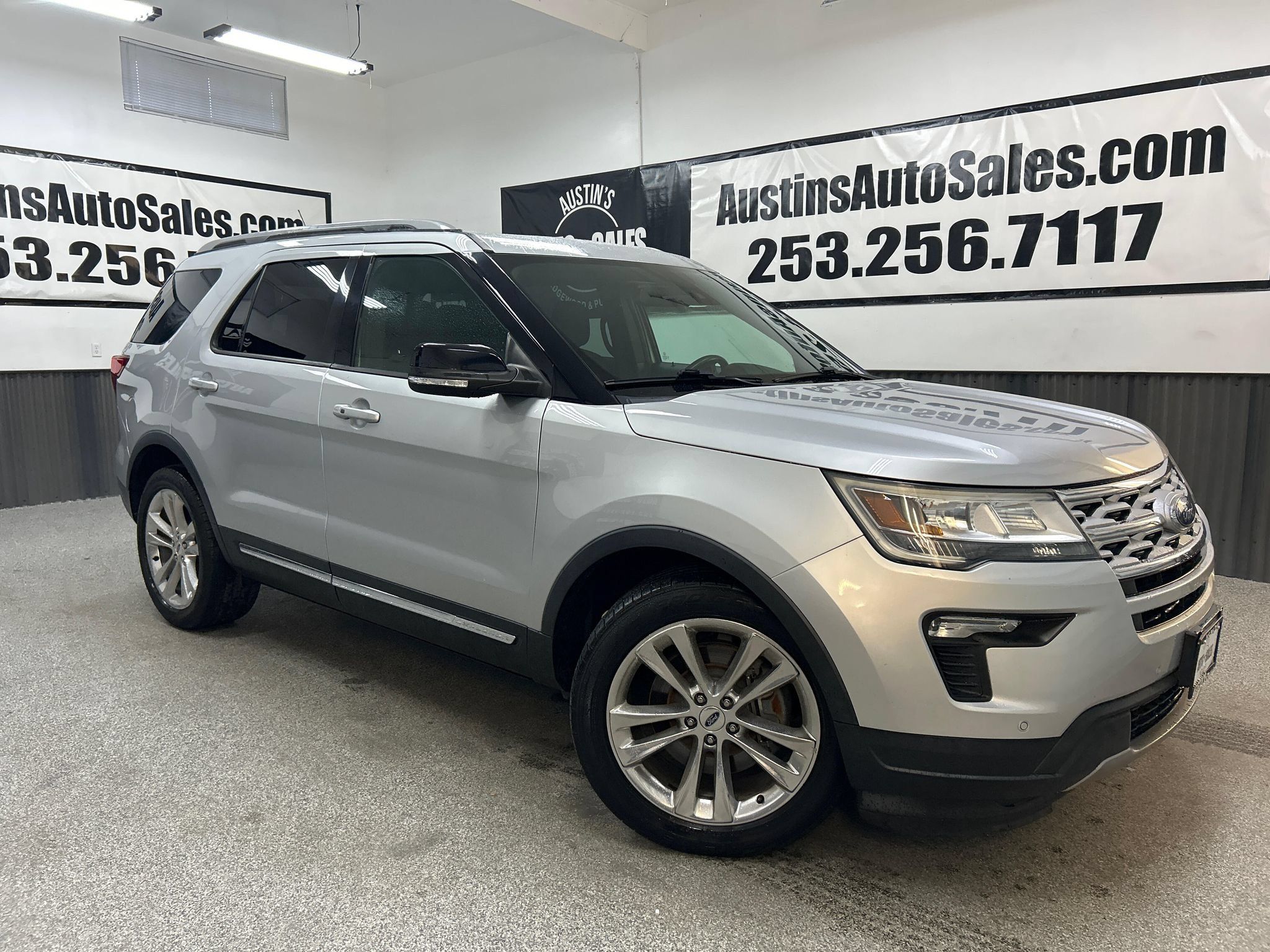 Used 2018 Ford Explorer XLT w/ Equipment Group 201A FWD image 1