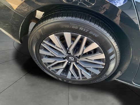 Used 2024 Nissan Altima 2.5 SV image 19