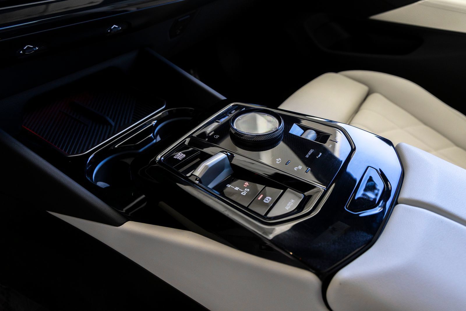 Certified 2024 BMW 530i w/ Convenience Package RWD image 18