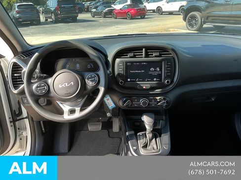 Used 2025 Kia Soul LX w/ LX Technology Package FWD image 15