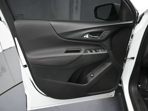 Used 2022 Chevrolet Equinox RS FWD image 18