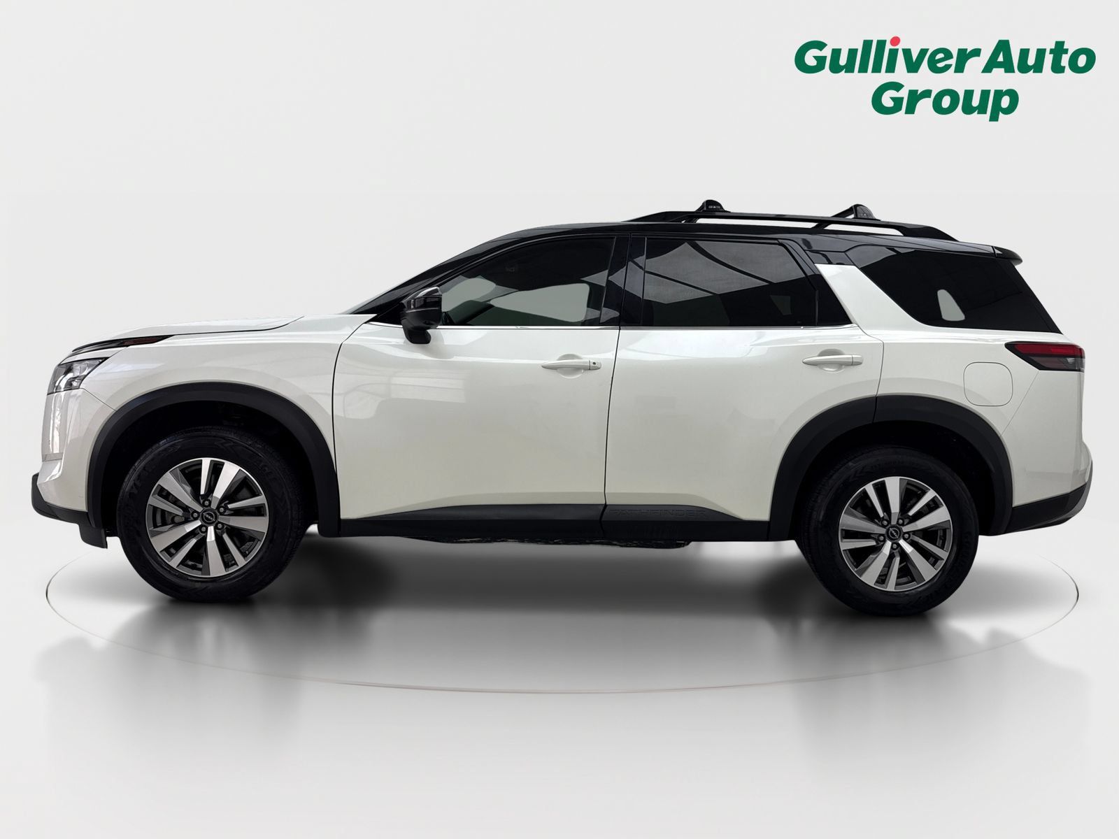 Used 2023 Nissan Pathfinder SL FWD image 3
