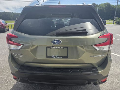 Used 2020 Subaru Forester Premium AWD/4WD image 6