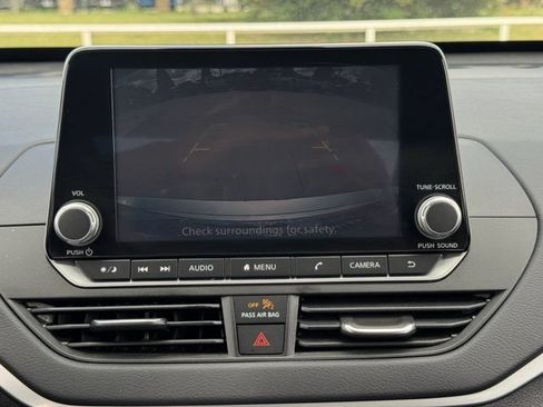 Used 2022 Nissan Altima 2.5 SV FWD image 17