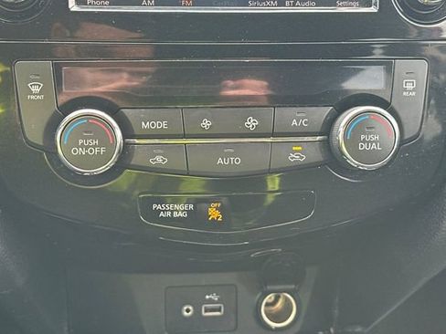 Used 2018 Nissan Rogue SV w/ Premium Package image 24