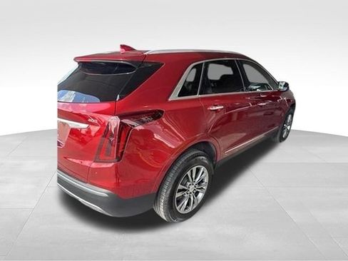 Used 2021 Cadillac XT5 Premium Luxury FWD image 3