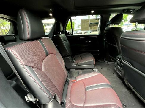 Used 2025 Honda Pilot Black Edition image 35