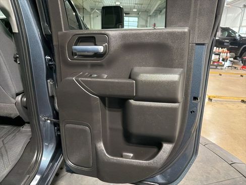 Used 2020 Chevrolet Silverado 2500 Custom w/ Custom Value Package image 12