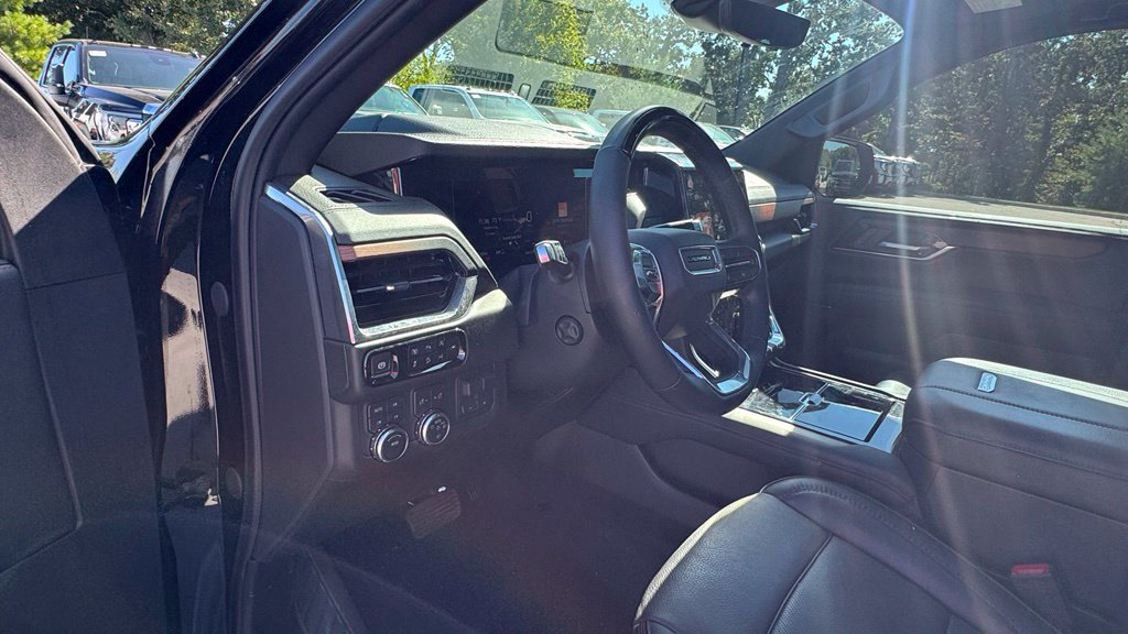 Used 2025 GMC Yukon XL Denali w/ Denali Reserve Package AWD/4WD image 25