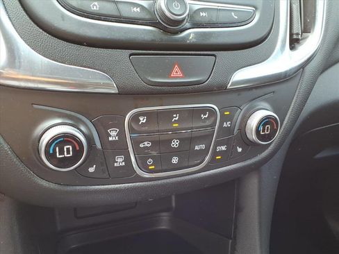Used 2019 Chevrolet Equinox LT image 19
