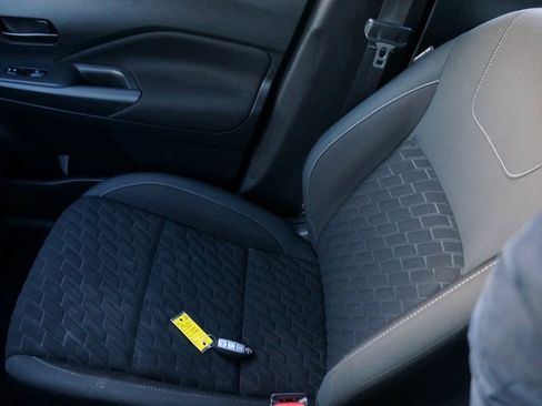 Used 2021 Nissan Kicks S image 28