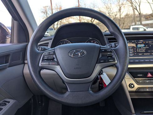Used 2017 Hyundai Elantra SE image 18