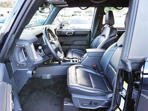 Used 2025 Ford Bronco Outer Banks image 14