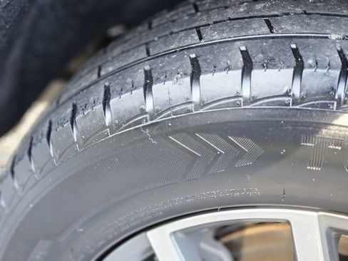 Used 2021 GMC Acadia SLE image 11