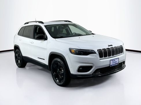 Used 2023 Jeep Cherokee Altitude Lux AWD/4WD image 3