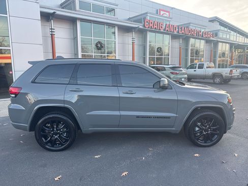 Used 2022 Jeep Grand Cherokee Laredo X image 1