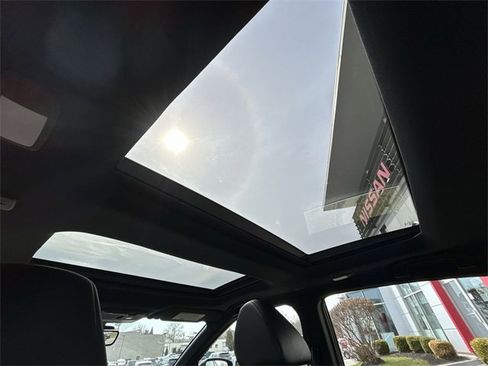 Used 2023 Nissan Maxima SR w/ Sport Mat Group image 24