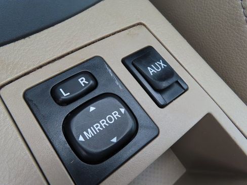 Used 2011 Toyota RAV4 Limited image 23