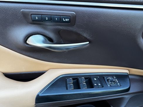 Used 2021 Lexus ES 350 w/ Premium Package image 14