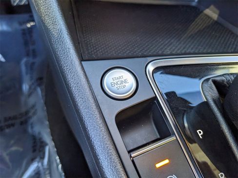 Used 2019 Volkswagen Jetta SEL Premium image 26