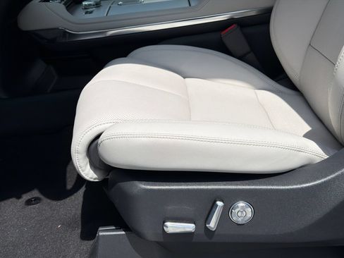 New 2026 Lincoln Navigator L Reserve AWD/4WD image 17