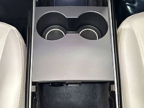 Used 2023 Tesla Model Y Performance AWD/4WD image 29