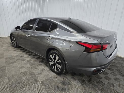 Used 2022 Nissan Altima 2.5 SV w/ SV Premium Package image 9