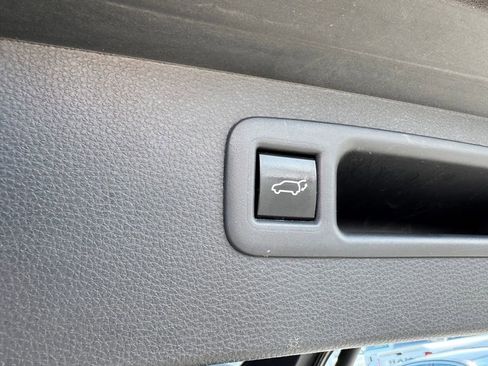 Used 2023 Toyota Highlander Limited AWD/4WD image 19