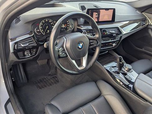 Used 2019 BMW 530e w/ Premium Package image 10