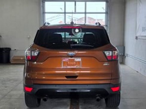 Used 2017 Ford Escape SE w/ Equipment Group 201A image 4