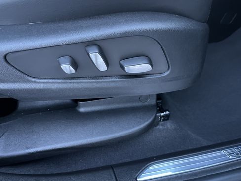 Used 2025 Cadillac XT5 Premium Luxury image 18