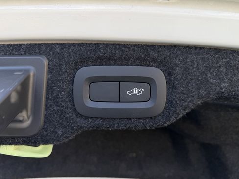 Used 2020 Volvo S60 T5 Momentum w/ Protection Package Premier image 15